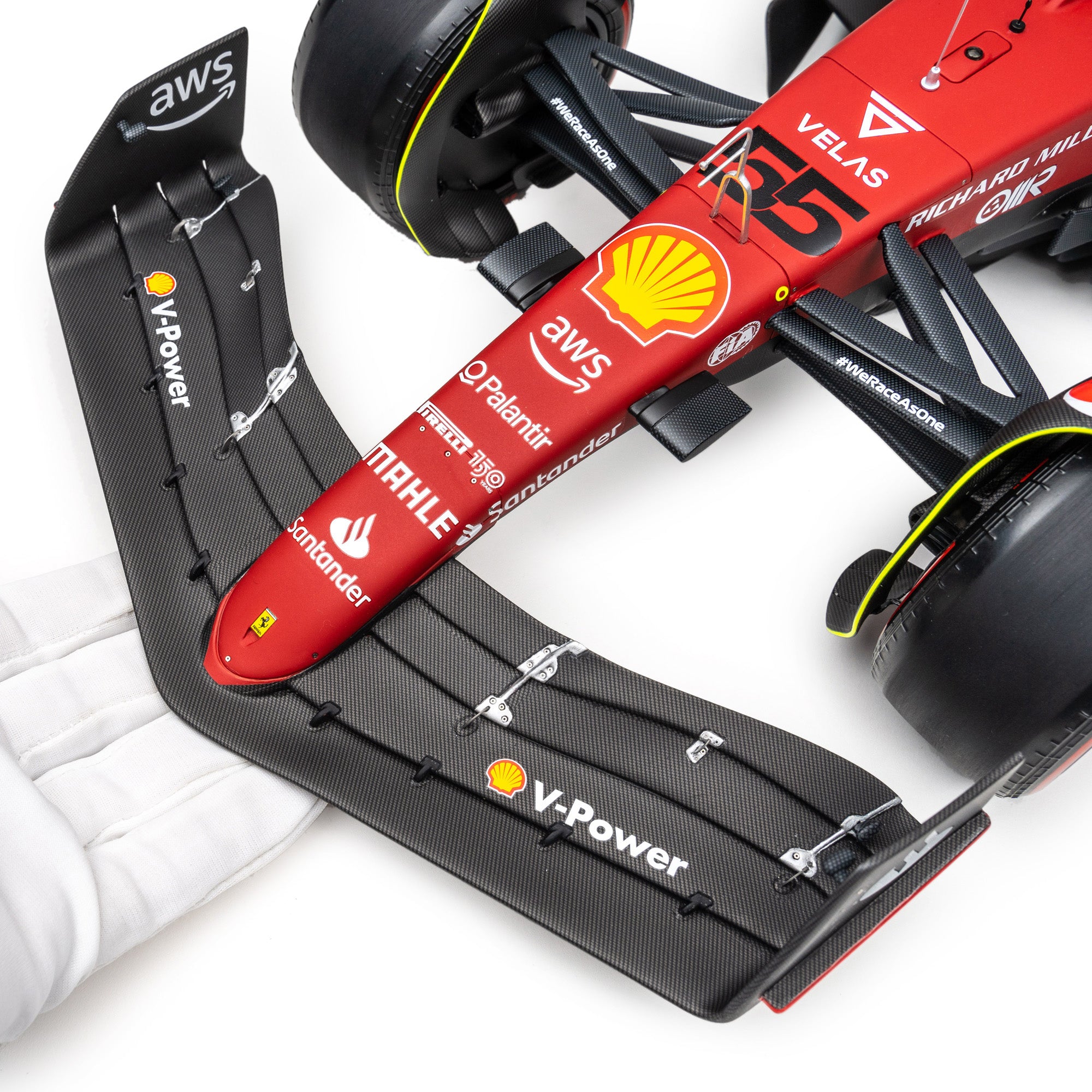 Carlos Sainz 2022 Scuderia Ferrari F1-75 1:8 Scale Model – Bahrain GP