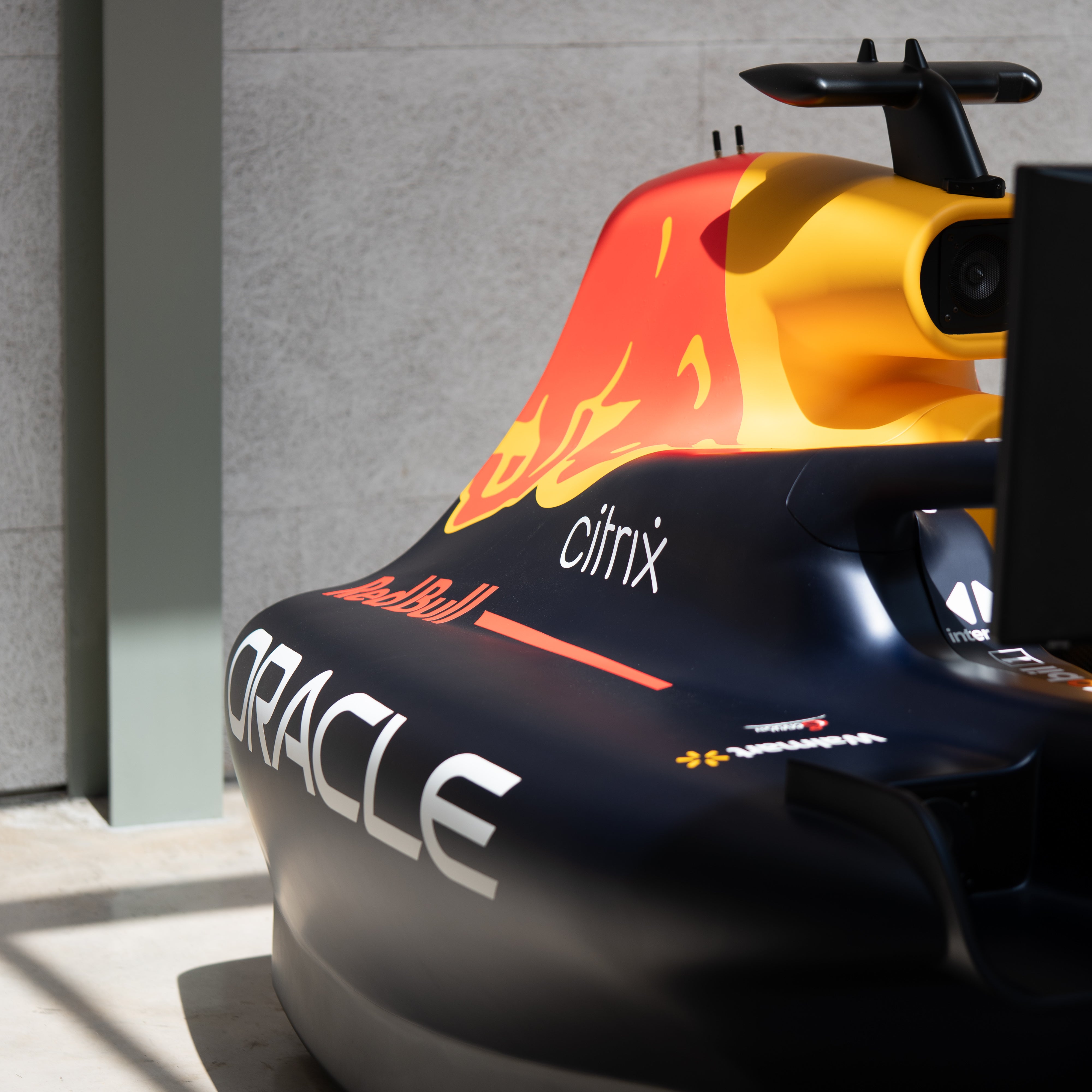 Official 2022 Oracle Red Bull Racing RB18 Show Car Simulator Champio