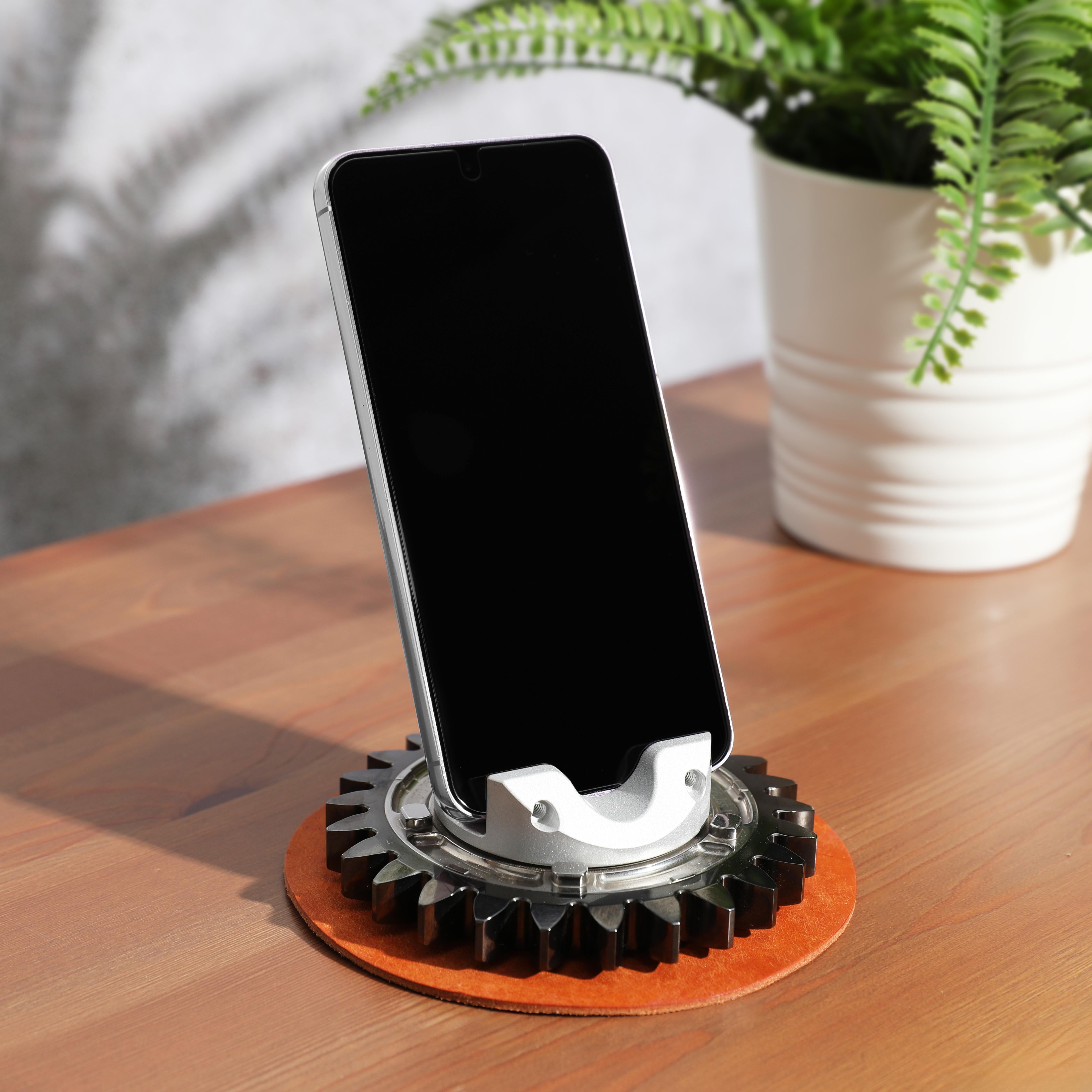 Formula 1 Gear Ratio Phone Holder - Black