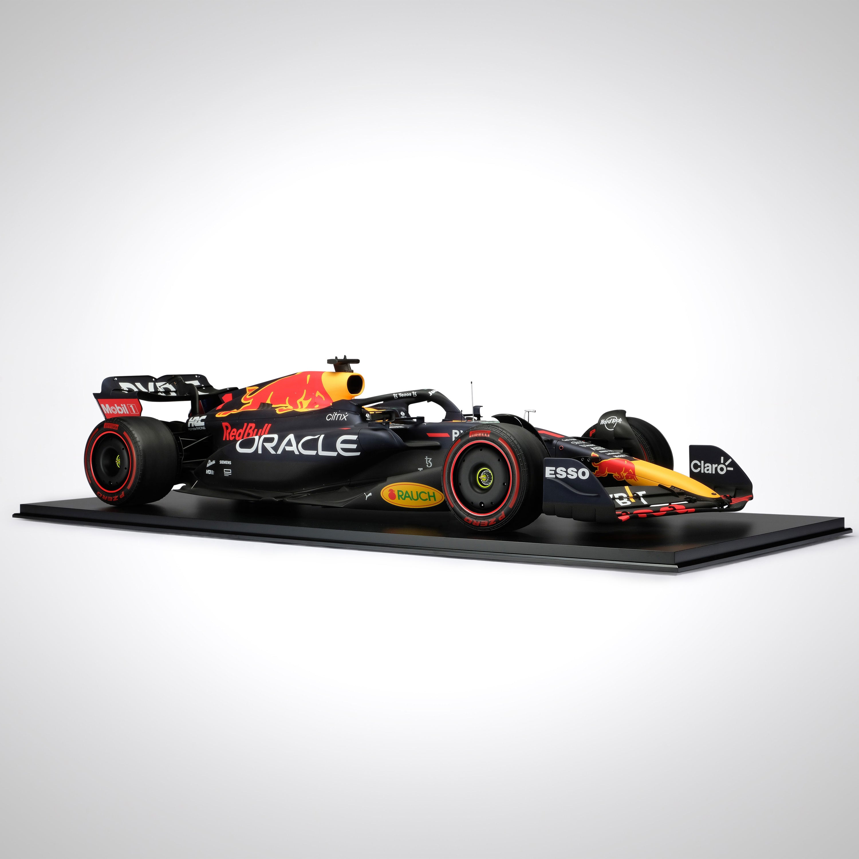 Oracle Red Bull Racing Shop: 1:4 Max Verstappen Japan GP 2023 Mini Helmet
