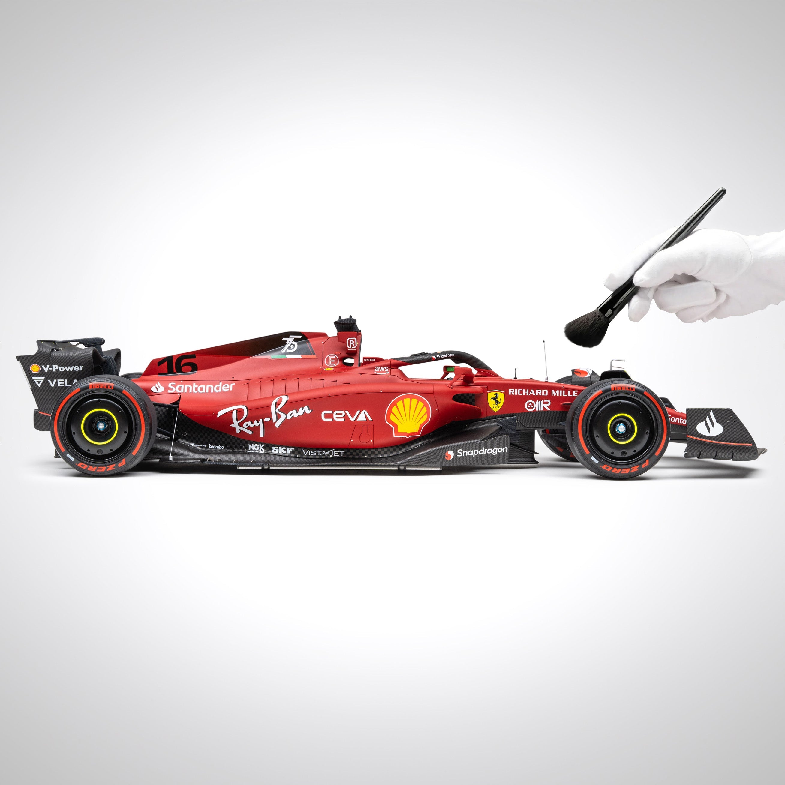 Scuderia Ferrari 2022 F1-75 No.16 - Charles Leclerc Maquette 1:43 avec  figurine