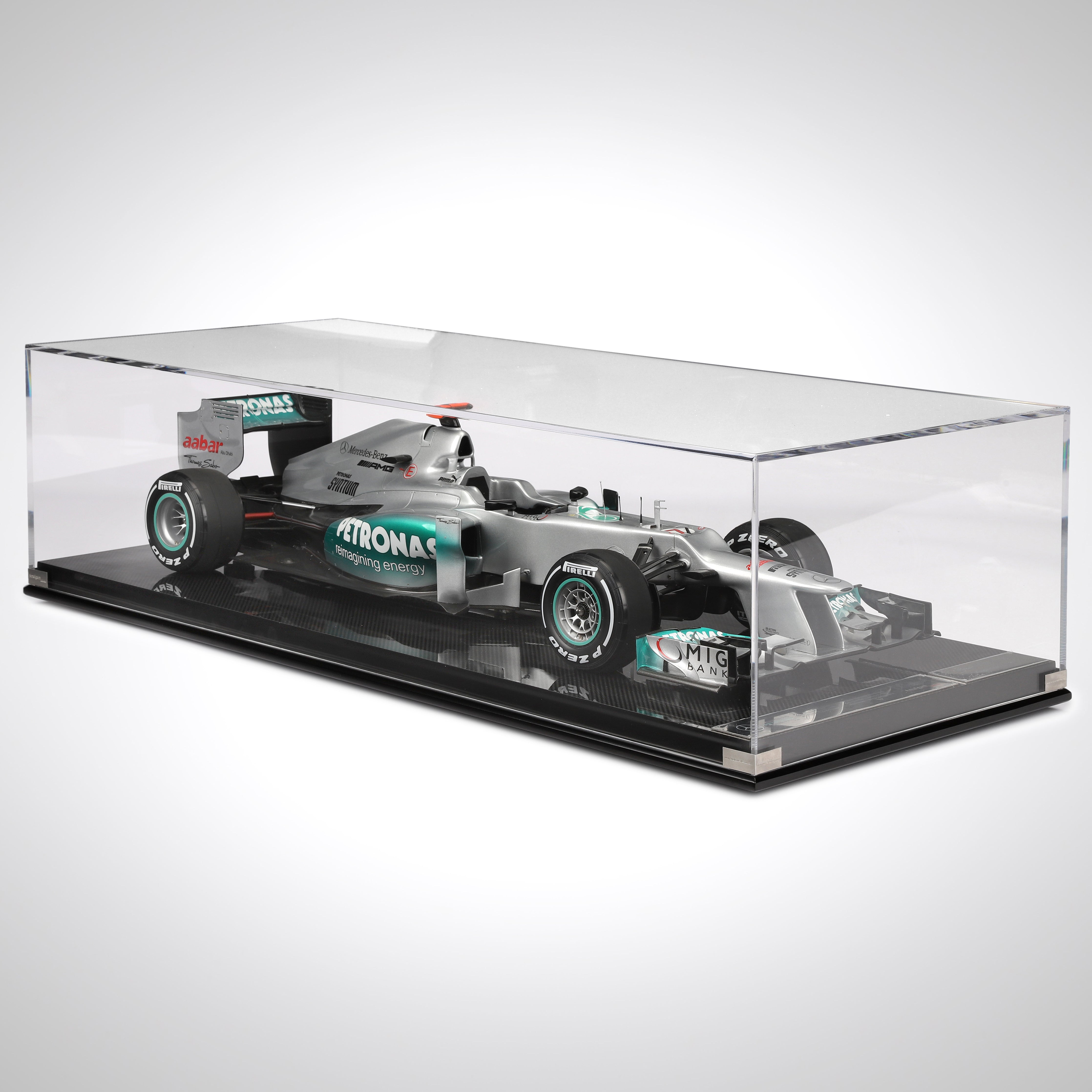 Lewis Hamilton 2022 Mercedes-AMG Petronas F1 Team W13 E Performance 1:8  Scale Model Sāo Paulo GP, 2013 British Grand Prix