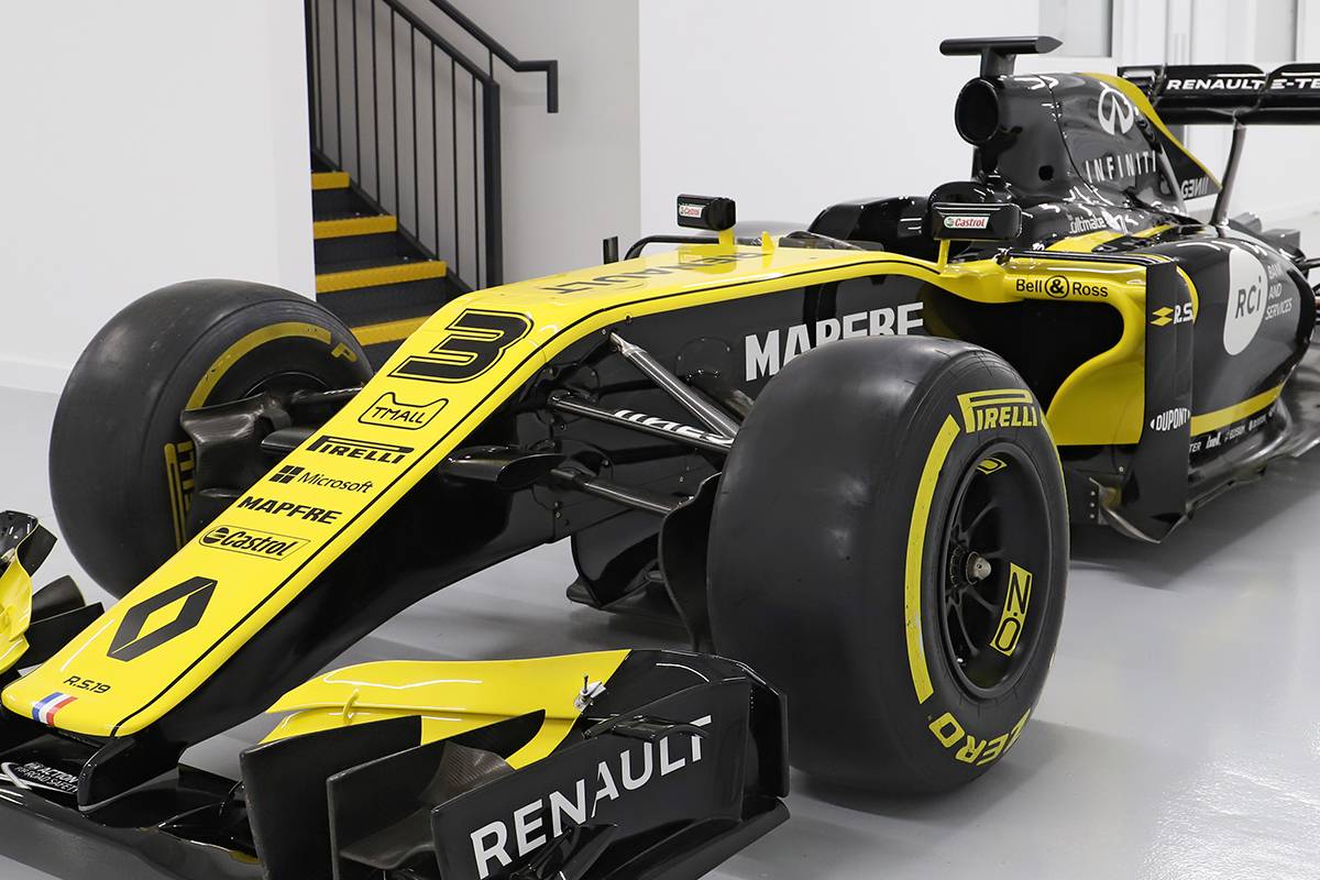 2019 Renault F1 Team R.S.19 Official Ex Race Car Build